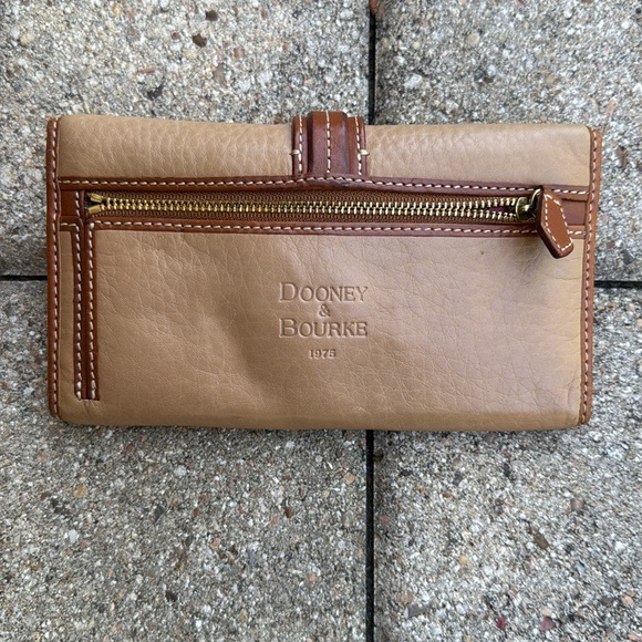 Vintage Dooney & Bourke Wallet - Picture 2 of 7
